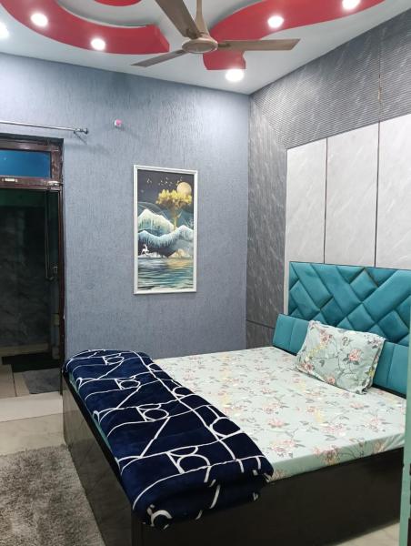 A la foto es mostra l'objecte PRIYAMVADA FAMILY HOMESTAY situat a la ciutat de Vrindāvan.