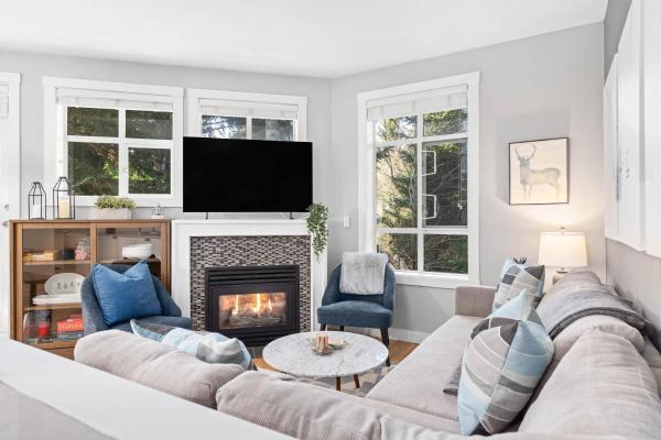 På billedet ses objektet 2BR Modern Townhome in Village Location by Harmony Whistler beliggende i byen Whistler.