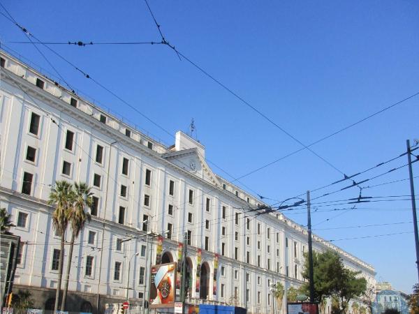Na foto é possível ver o objeto Nella Storica Piazza Carlo III localizado na cidade de Naples.