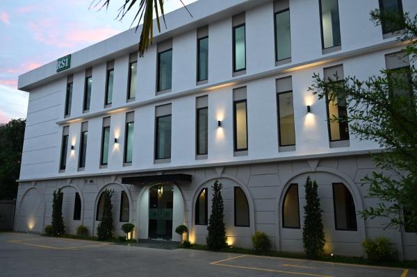 写真にはBan Pho Touane市にあるVilla Solaceが写っています。