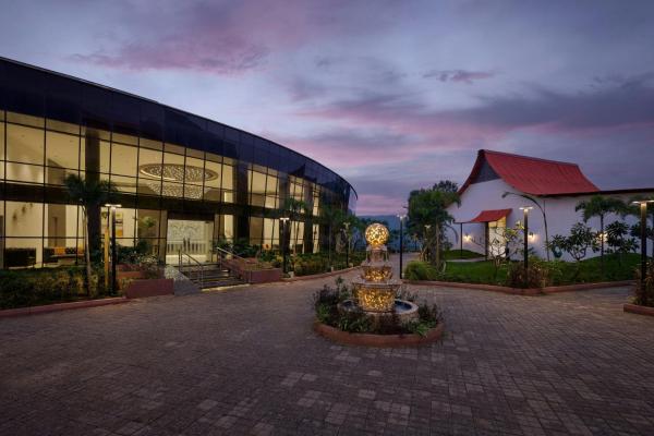 The photo shows the The Fern Heaven on The Hills Resort, Hatgad-Saputara, Series by Marriott located in the city of Vani.