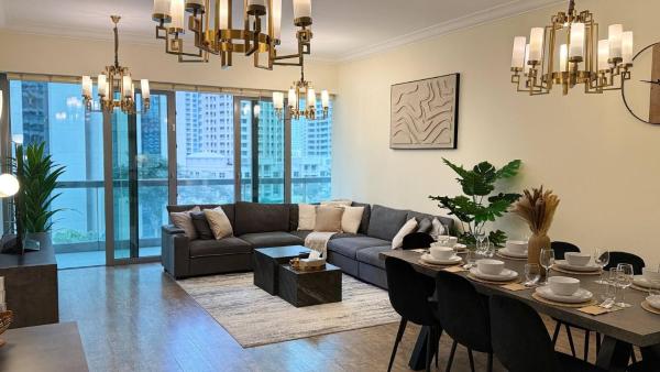 På billedet ses objektet ASHRI HH | Elegant 2 BHK| Downtown Dubai | 8Blvd beliggende i byen Dubai.