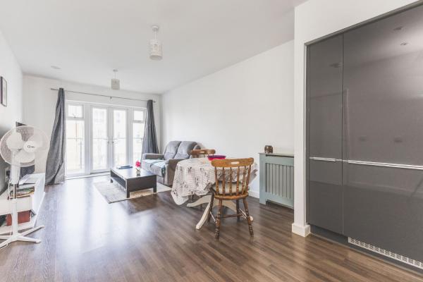 Modern Two-bedroom Flat Fully Equipped - Aeropuerto de Londres-Heathrow (LHR)
