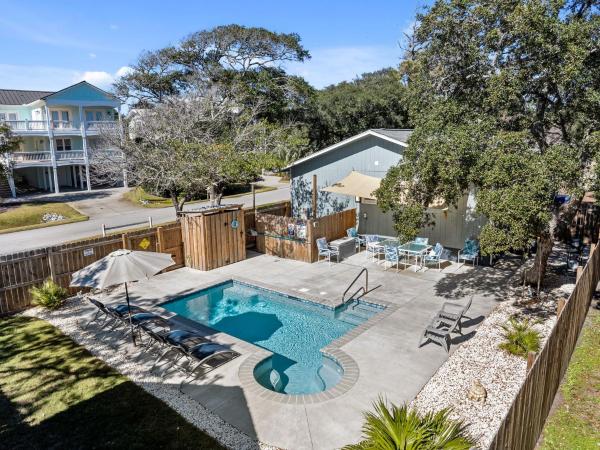 4bdrm Oki Gem - Steps To Beach With Poolside Oasis - Oak Island, NC