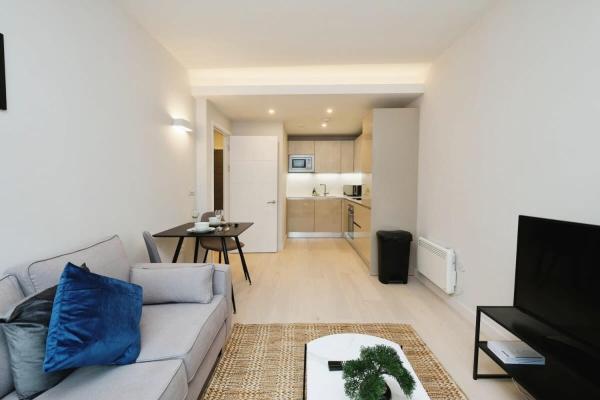 Modern 1 Bed Apt Bracknell- With Parking - ウォーキンガム