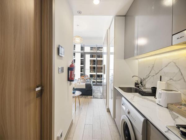 Livin' Holidays - Studio - Azizi Lovely Studio - Dubai Airport (DXB) 