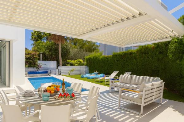 A la foto es mostra l'objecte Sunset Family Villa w heated pool - 1Min Walk to Beach situat a la ciutat de Protaras.