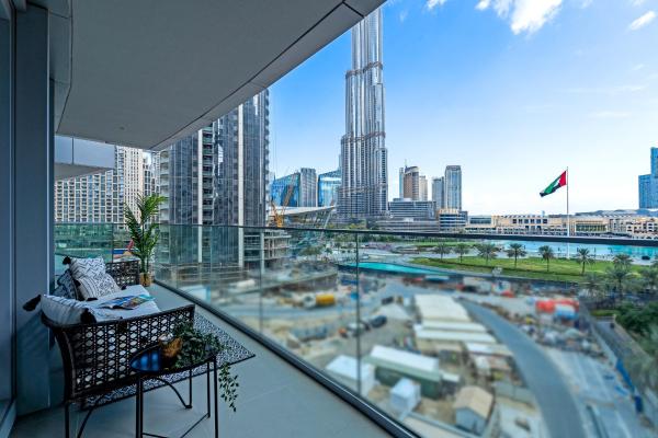 Auf dem Foto ist das Objekt Vogue Vacation Homes, Downtown Opera Grand near Burj Khalifa and Dubai Mall, Two Bedroom Apartment with Large Balcony and Burj Khalifa view, Access to all Amenities in der Stadt Dubai zu sehen.