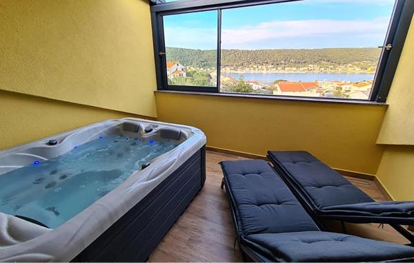 2 Bedroom Nice Apartment In Rab - 