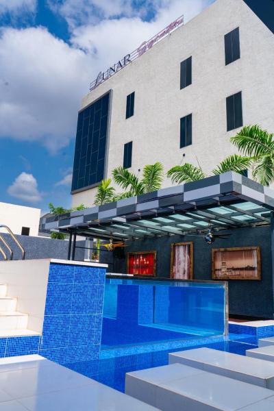 A la foto es mostra l'objecte Gold Rhino Hotel and Suites Ltd situat a la ciutat de Okinano.
