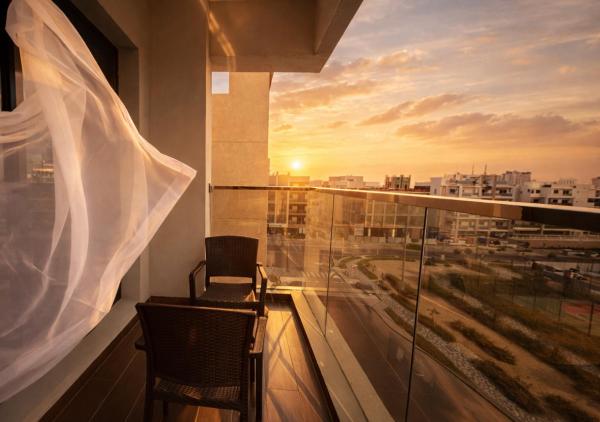 Na zdjęciu widoczny jest obiekt Stylish & Cozy 2BR Apartment in Liwan 2 położony w mieście Dubaj.