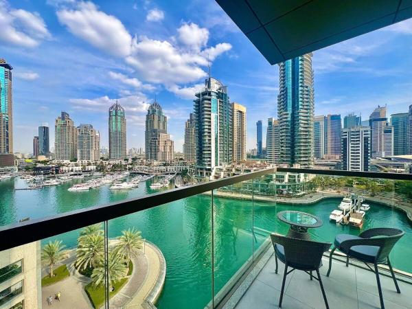 Auf dem Foto ist das Objekt Modern 2-Bedrooms Apartment with Stunning Marina Views in der Stadt Dubai zu sehen.
