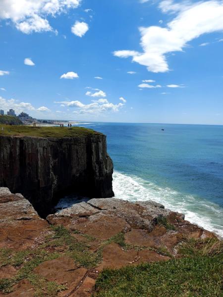 Aproveitando O Sol E O Mar De Torres - Torres, Brasil