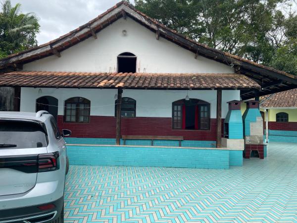 Na zdjęciu widoczny jest obiekt Casa de Praia Bertioga-Costa do Sol Guaratuba położony w mieście Bertioga.