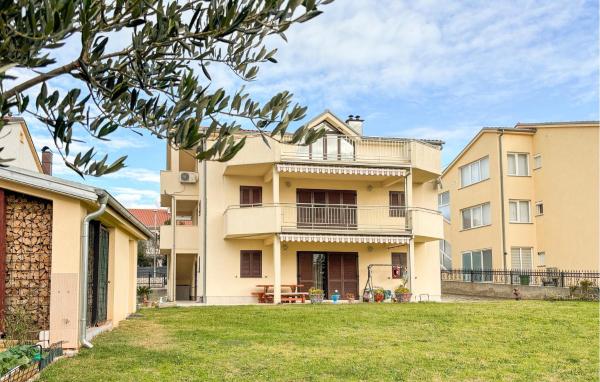 Beautiful Apartment In Novi Vinodolski With Wifi - Novi Vinodolski