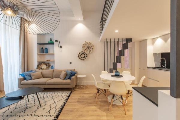 A la foto es mostra l'objecte COURS SALEYA Renovated 3 Bedrooms 1 min to Beach Air Conditioning situat a la ciutat de Niça.