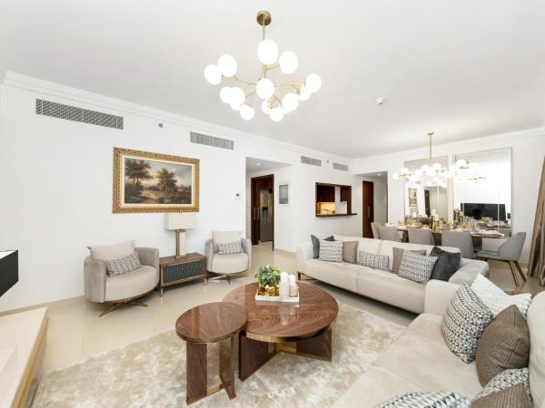 Na zdjęciu widoczny jest obiekt Kensington 4BR Burj Khalifa & Dubai Mall Access położony w mieście Dubaj.