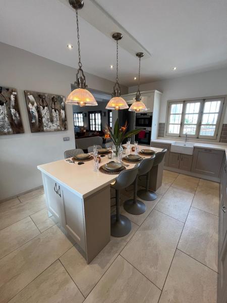 Fotografie 7: Villa with HEATED Pool and Amazing Mountain and Sea Views No Young Groups Allowed