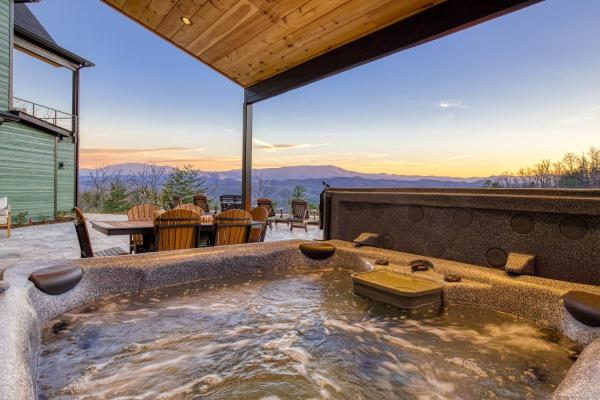 3 Bears Cottage 5 Star Luxury, Breathtaking Views, Indoor Pool, Game Room, Hot Tub!!! - Tennessee