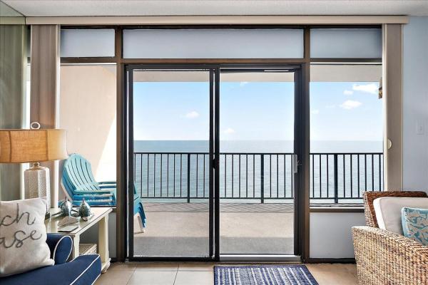 3 Bedroom With A Direct Ocean Front At The Capri! - Ocean City