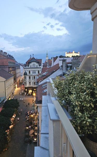 Terrace in Old Town - Castle & Cathedral View, Братислава