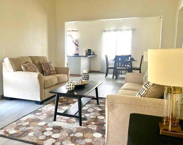Auf dem Foto ist das Objekt Sweet Suite Coconut Charming modern 2BR 2BA house in der Stadt Parham zu sehen.