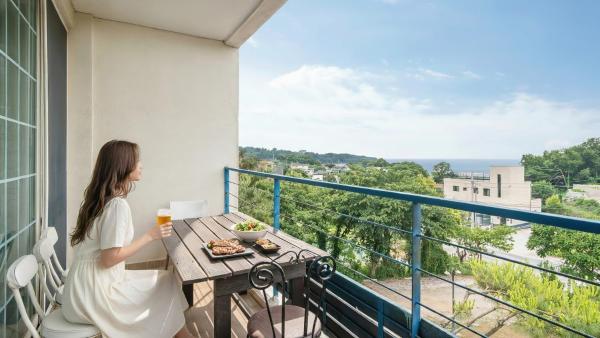 На фото показан объект Ganghwado Happyvilly Pension, расположенный в городе Sŏnsu.