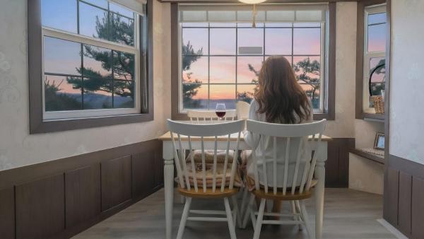 The photo shows the Ganghwa Western Beach Pension located in the city of Punoridondae.