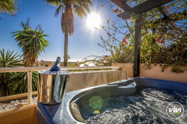 På bildet vises objektet ViVi Homes - Olsson Pool, Terrace & Beach som ligger i byen Mijas Costa.