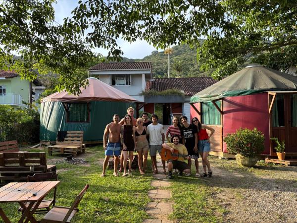 På billedet ses objektet Nômades Vibe da Ilha - Adventure Hostels beliggende i byen Florianópolis.