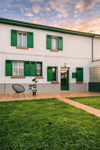 The photo shows the Casa Verde Logroño located in the city of Logroño.