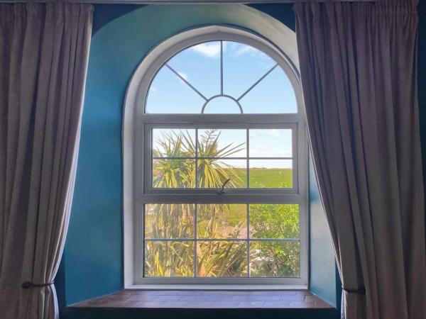 Charming Converted Chapel Near Perranporth Beach. - St Agnes