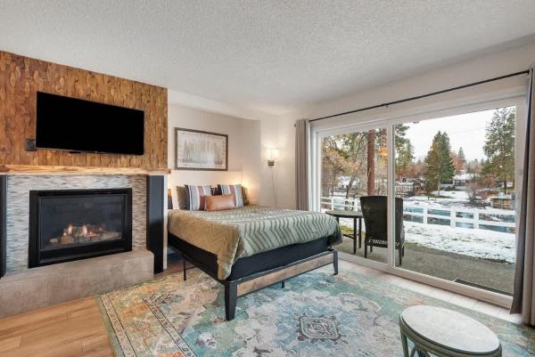 1st Floor Studio Stunning View Of Deschutes River - Bend, OR