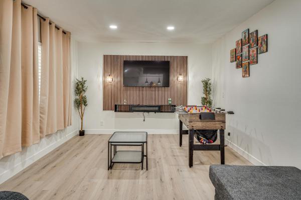 Walkable Old Town Scottsdale Condo W/ Pool Access - Tempe, AZ