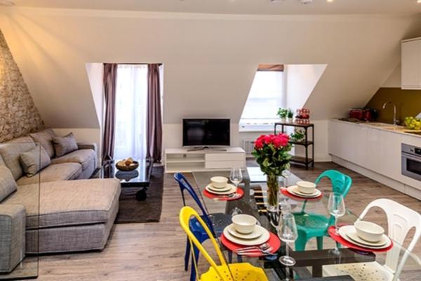 Nice! Stunning Penthouse Located On The 3rd Floor - Twickenham