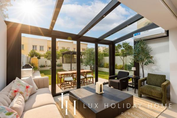 På billedet ses objektet LUX The Serene Springs Villa beliggende i byen Dubai.