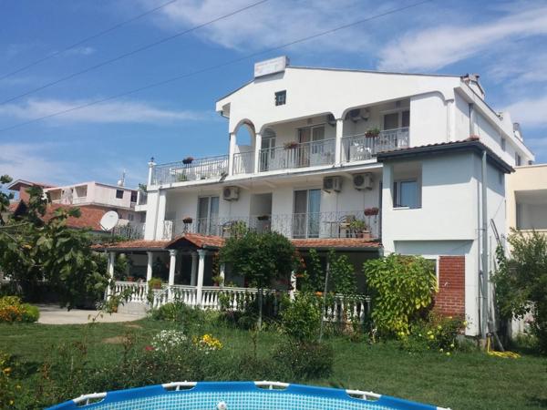 Na fotografii je vidět objekt House Kraja nacházející se ve městě Ulcinj.