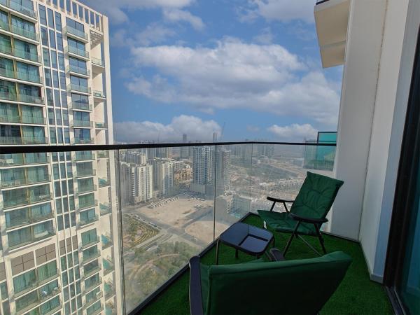 A la foto es mostra l'objecte Brand New High Floor 1 BR with city view, pool and gym situat a la ciutat de Dubai.