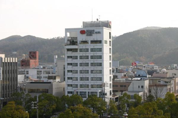 Na fotografii je vidět objekt Tsuyama Central Hotel Annex nacházející se ve městě Misakicho.