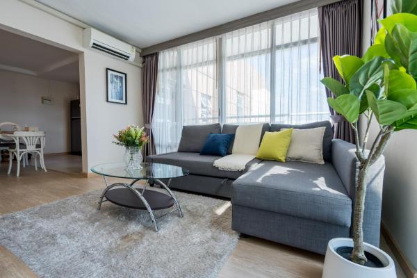 Auf dem Foto ist das Objekt Spacious 3BR near Impact, Don Mueang Airport & Pink Line MRT in der Stadt Nonthaburi zu sehen.