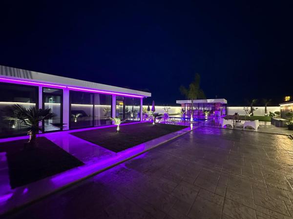 Na fotografii je vidět objekt ZEN Villa nacházející se ve městě Rrushkull.