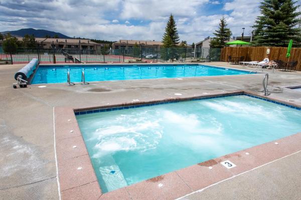 A la foto es mostra l'objecte Meadow Ridge Court 8 Unit 6 situat a la ciutat de Fraser.