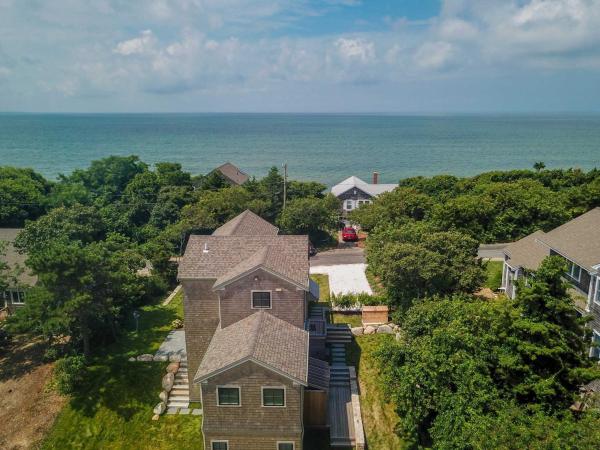 Gorgeous Architectural Home W Water Views - Brewster, MA