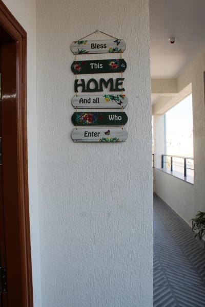Spacious 2bhk Close To Hitech City For Family Stay - Hajdarabad