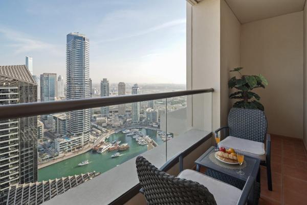 På billedet ses objektet Luxury 2BR apartment JBR Marina View beliggende i byen Dubai.