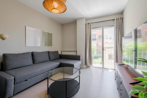 Urban apt para 6 en Adrian Pulido con Parking, Мадрид