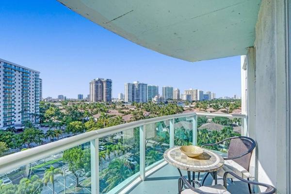 Apartment Isla Sol - North Miami, FL
