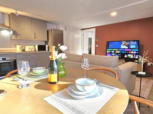 Stylish And Spacious Lower Ground Floor Apartment -Pass The Keys - Shrewsbury