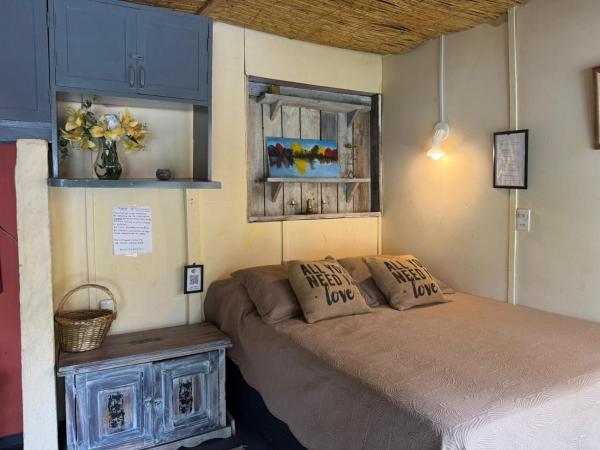 Na zdjęciu widoczny jest obiekt Monoambiente y Habitaciones en La Barra, Punta del Este con wifi gratis położony w mieście Punta del Este.