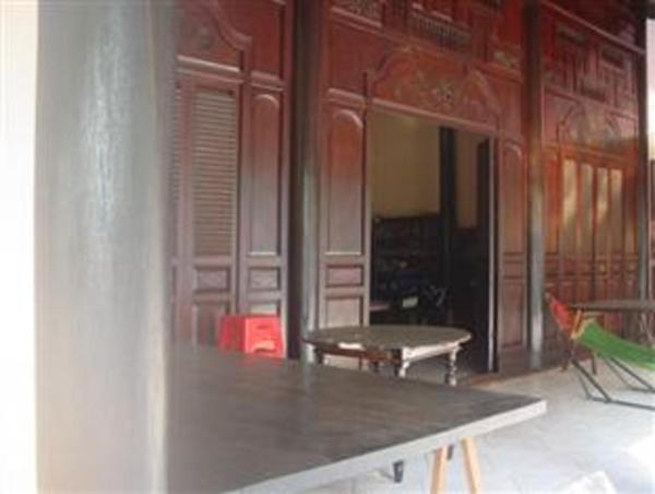 写真にはẤp Phó市にあるChau Doc Homestayが写っています。